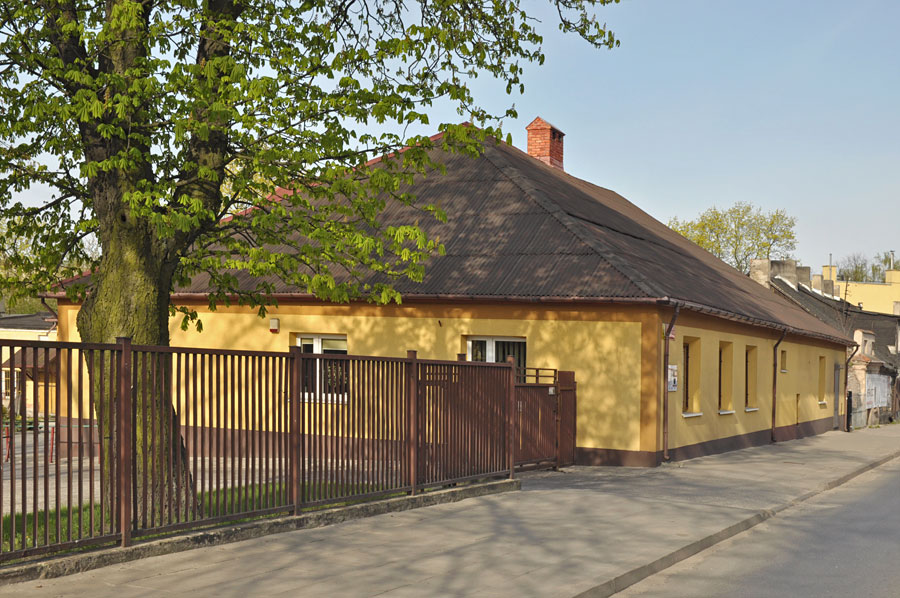 Budynek dawnej szkoły elementarnej w Zgierzu